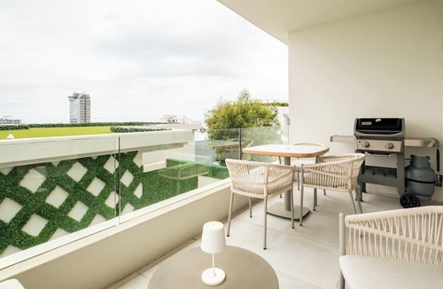 Sea Point Apartment | Ocean View 1bed Apartment in Sea Point Marlo Cove