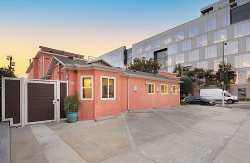 Hollywood Hotel | Day Dreams by AvantStay | Modern Loft w/Views of Hollywood Sign | A+ Location