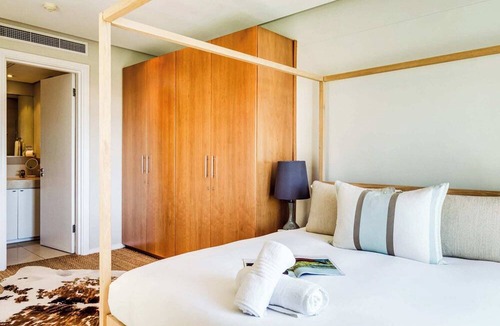 Victoria and Alfred Waterfront Apartment | Escape to Exquisite Ellesmere 401
