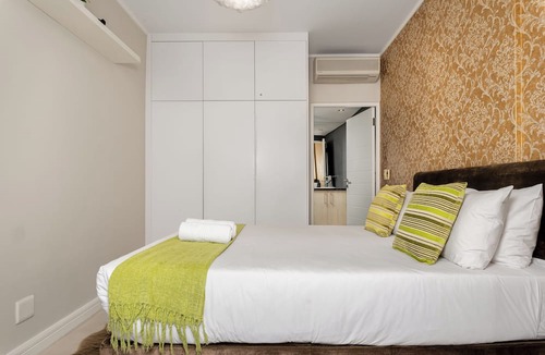 Cape Town City Centre Apartment | Stunning Views From De Waterkant Apartment