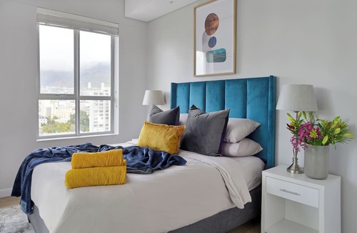 Cape Town City Centre Apartment | Sunny Corner Apartment with 180° Ocean, City & Mountain Views