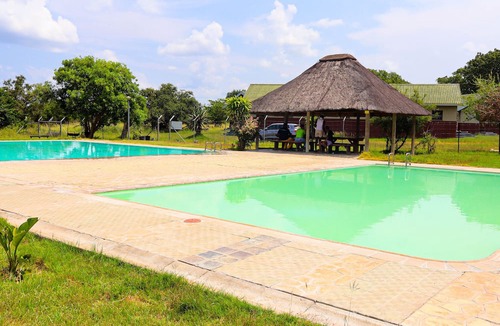 Flora Park Ski Chalet | Self Catering Chalets - Manyeleti