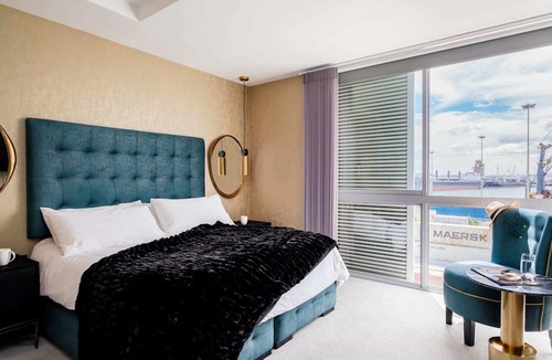 Victoria and Alfred Waterfront Apartment | Waterfront Elegance at Harbour Bridge 413