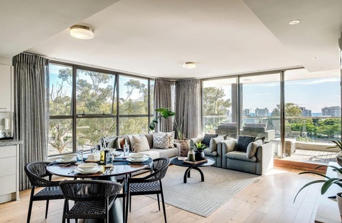 Green Point Apartment | Stylish Comfort at the Luxurious Tramonto