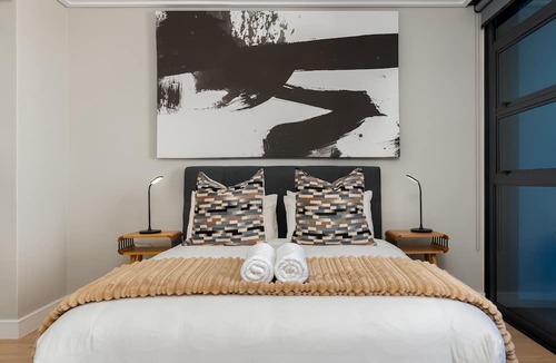 Sea Point Promenade Apartment | Ocean and Mountain Views From Bantry Bay Apartment