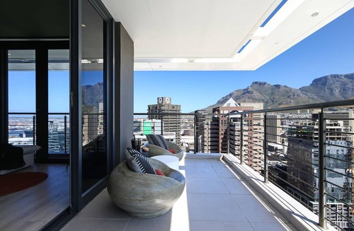 Cape Town City Centre Apartment | 270⁰ on Bree , Breathtaking Cloud Nine Views