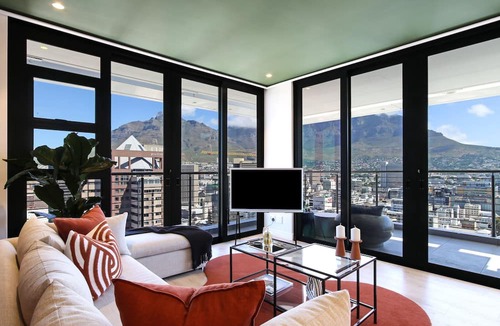 Cape Town City Centre Apartment | 270⁰ on Bree , Breathtaking Cloud Nine Views