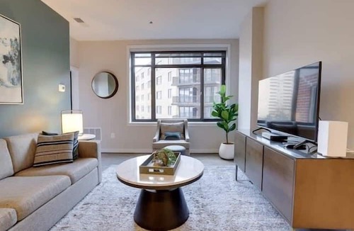 Court House Apartment | Sojourn | Courtland Towers | 1 BR w/Bocci Ball Court