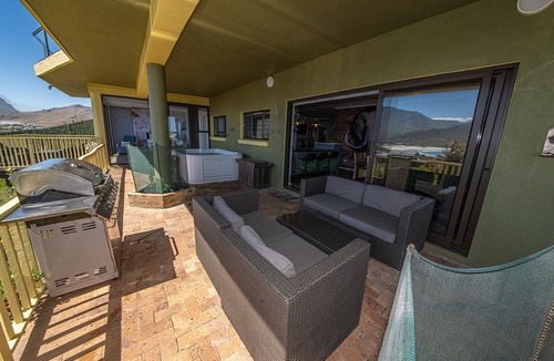 Pringle Bay Cabin | Dreamview Family Suite @ The Butterfly Villa : Spectacular views in Pringle Bay