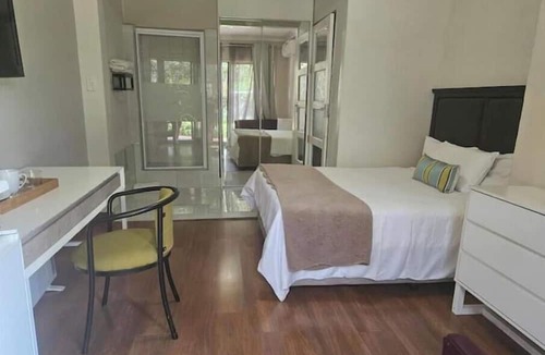 Greater Johannesburg Metropolitan Area House | Cosy in Jozy-Guesthouse "home away from home"