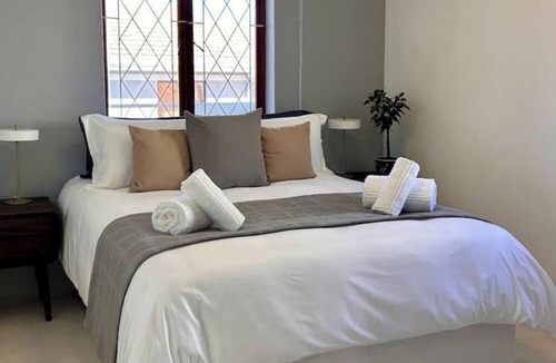 Kalk Bay Apartment | Kalk Bay Secure Seaside Apartment
