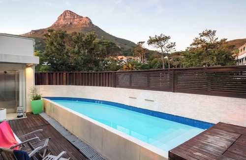 Camps Bay Apartment | Sea View 3bed Apt w Pool near Beaches Glen Sunsets