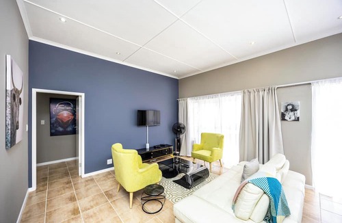 Beacon Bay Villa | Modern Executive Unit