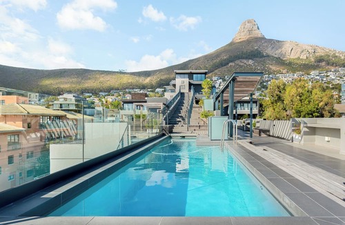 Sea Point Apartment | Luxury Sea Point 2 Bed Apartment | Pool