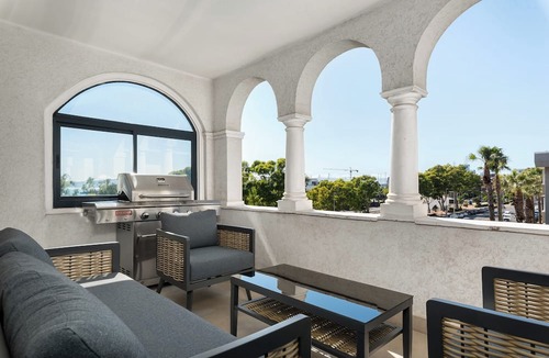 Green Point Apartment | Modern and Spacious Apartment | Balcony | Pool