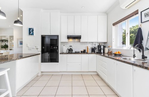 Raithby House | Winelands Villa - Three Bedroom House, Sleeps 6