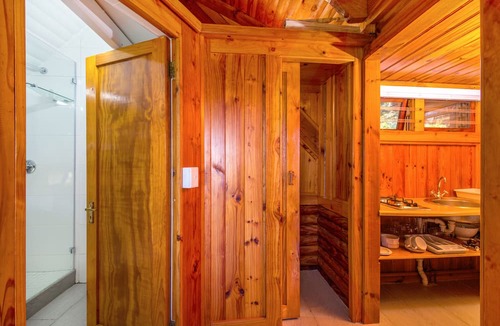 Old Place Apartment | Abalone Lodges