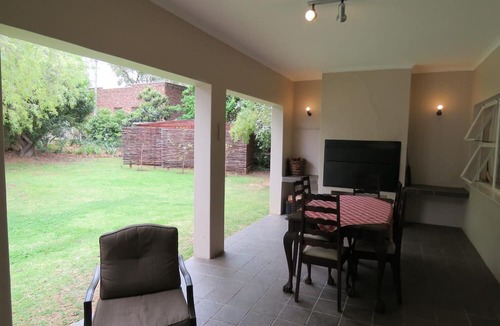 Barrydale Apartment | Sandy's Place