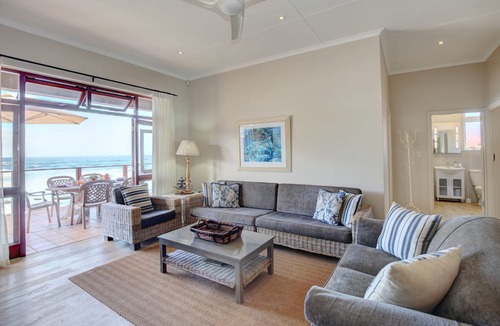 Herolds Bay Apartment | Oppiesee Selfcatering Apartments