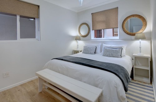 Herolds Bay Apartment | Oppiesee Selfcatering Apartments