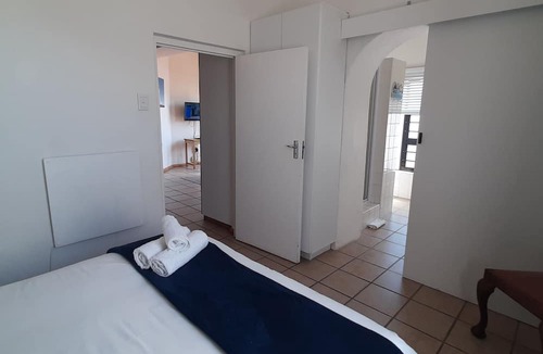Gansbaai Apartment | Oom Piet Self Catering Accomodation