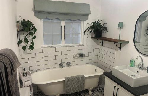 Hilton Bed & Breakfast | Maple and Vine