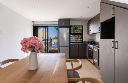 Three Anchor Bay Apartment | Stylish Sea Point Apartment with Parking