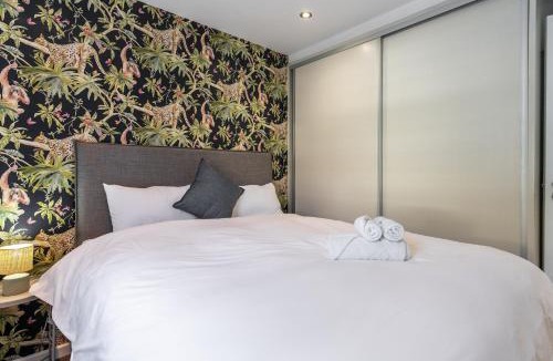 Three Anchor Bay Apartment | Stylish Sea Point Apartment with Parking