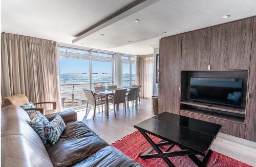 Lagoon Beach Hotel | Lagoon Beach Hotel & Spa