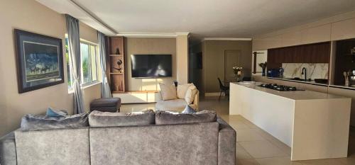 Flamingo Vlei Villa | Large luxury family home in upmarket suburb