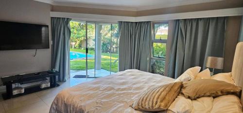 Flamingo Vlei Villa | Large luxury family home in upmarket suburb