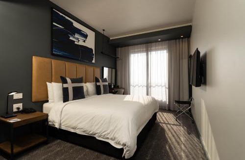 Sandown Hotel | The Capital on the Park
