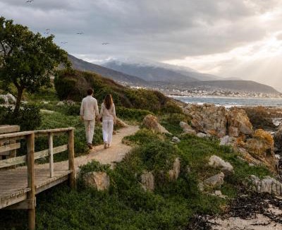 Vermont House | Perlemoen House A Stone's Throw from the Ocean