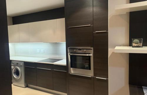 Century City Apartment | 2BR Apartment, Walk to Mall & Lake