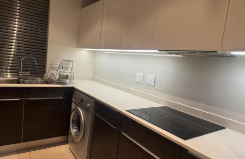 Century City Apartment | 2BR Apartment, Walk to Mall & Lake