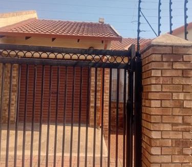 Polokwane Villa | Entire 3 Bedrooms House in polokwane