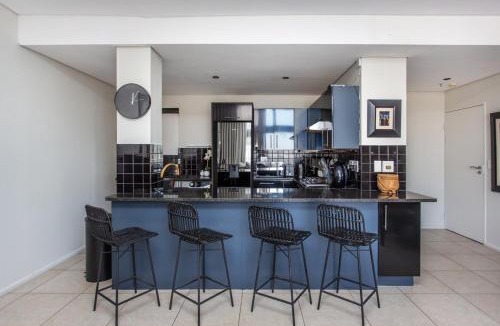Cape Town City Centre Apartment | City Views Penthouse In Hotel