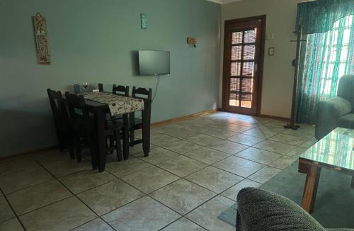 Langenhoven Park House | Spacious & serene townhouse getaway