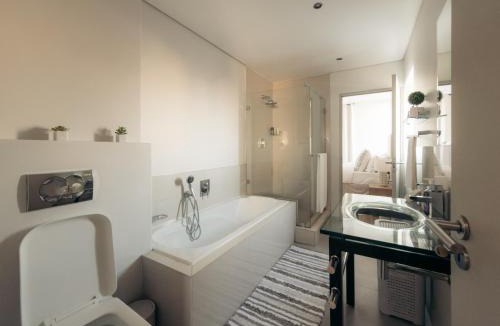 Bloubergstrand Apartment | Infinity 2BR Seaside Stay - Steps from Blouberg Beach