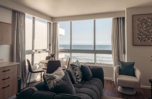 Bloubergstrand Apartment | Infinity 2BR Seaside Stay - Steps from Blouberg Beach