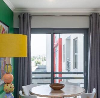 Observatory Apartment | Near Uct, Pool & Gym