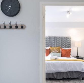 Observatory Apartment | Near Uct, Pool & Gym