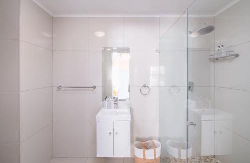 Observatory Apartment | Near Uct, Pool & Gym