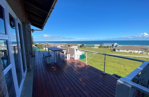 Haga Haga House | Kingfisher Beach house with sea view