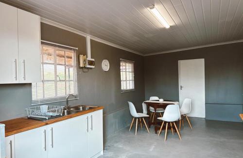 Oudtshoorn Apartment | Ostrich Inn