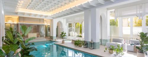 Bishopscourt Villa | Luxury house with 2 pools