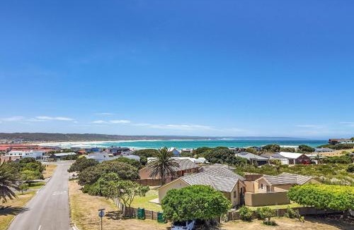 Still Bay Apartment | Lieflappie Seaview Stilbaai 400m to the beach