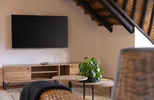Westcliff Apartment | Cliff Rock Lodge Hermanus hidden gem