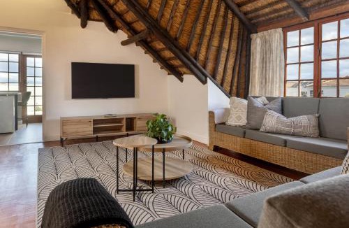 Westcliff Apartment | Cliff Rock Lodge Hermanus hidden gem
