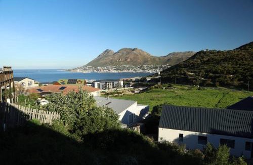 Fish Hoek Apartment | Quaint Cottage With Harbour Views